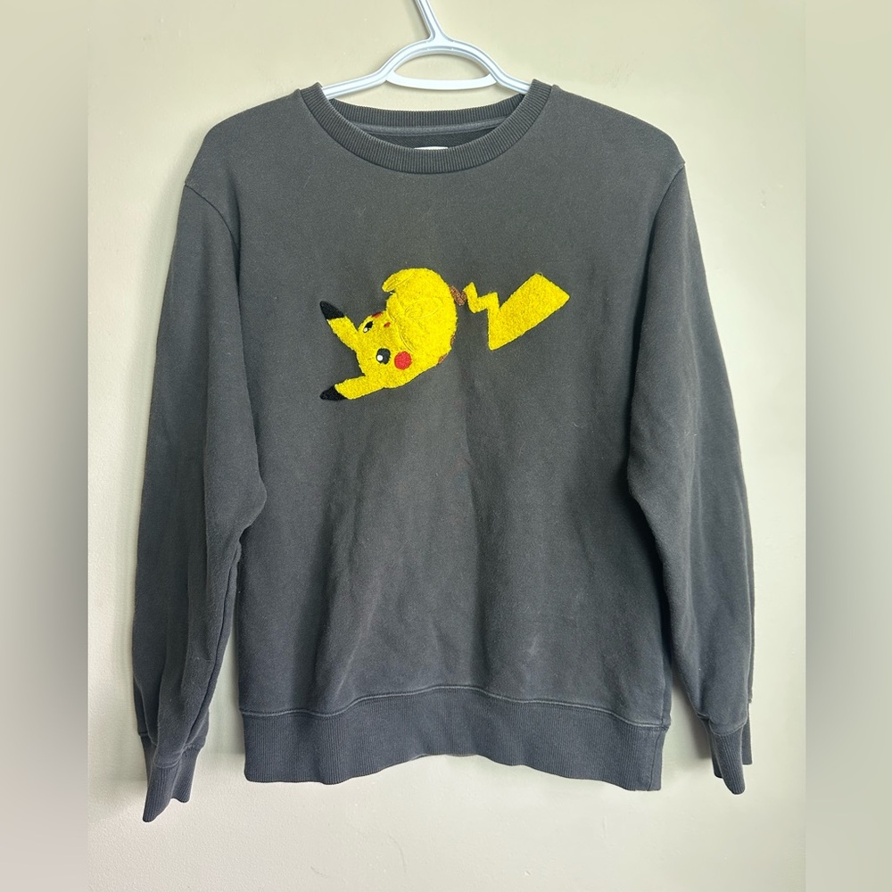 Design Size S Gray Sweatshirt with Yellow Pikachu Design